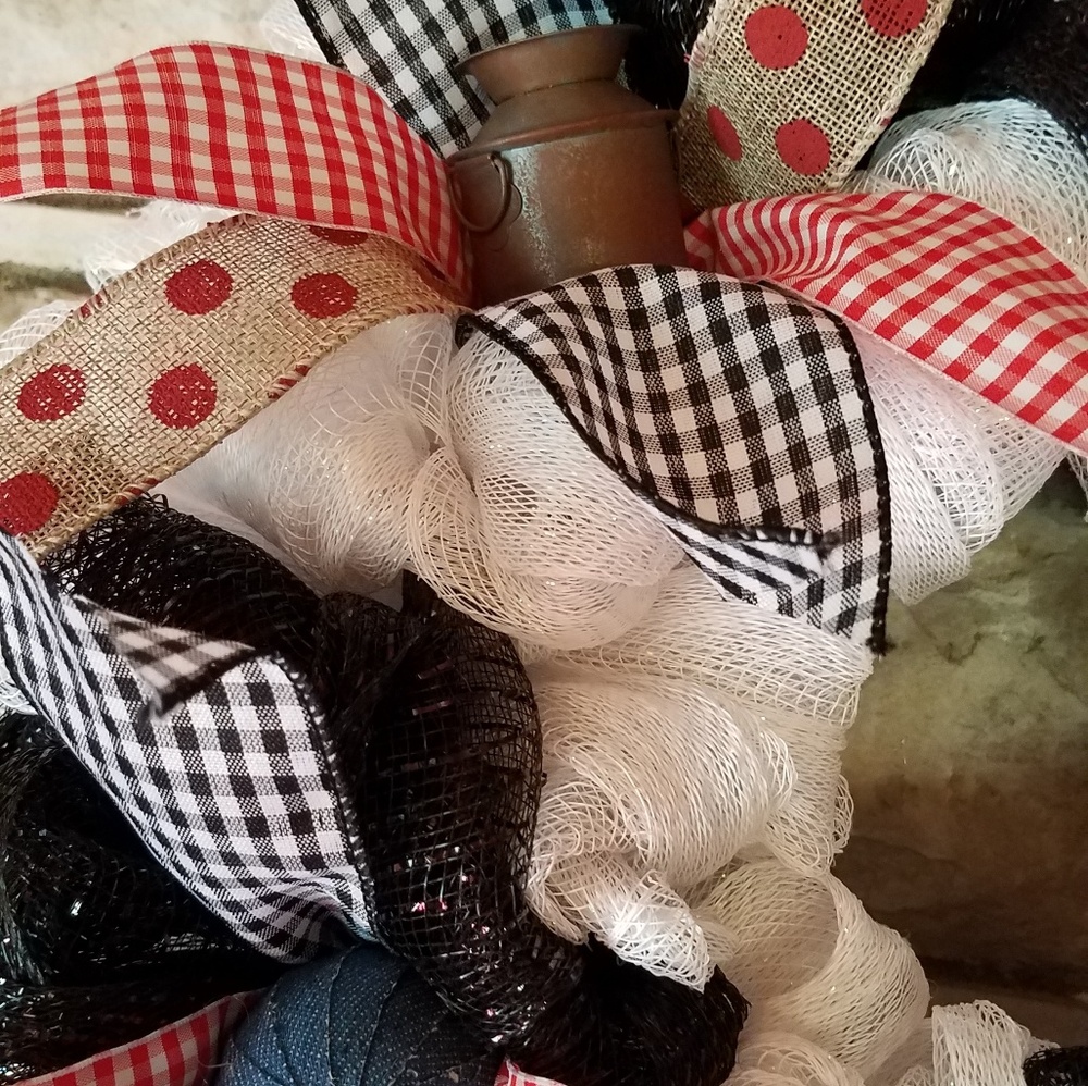 🐄 HANDMADE COUNTRY HOLSTEIN COW DECO MESH WREATH - Picture 2 of 5